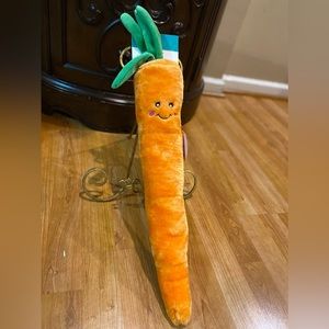 - Brand New Dog Toy Jiggle Me Long Carrot And Squeaker  20”